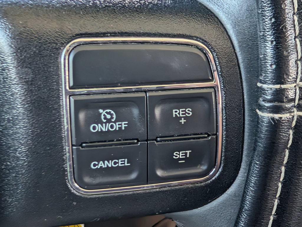 Used 2017 Jeep Wrangler Unlimited Sahara w/ Connectivity Group AWD/4WD image 11