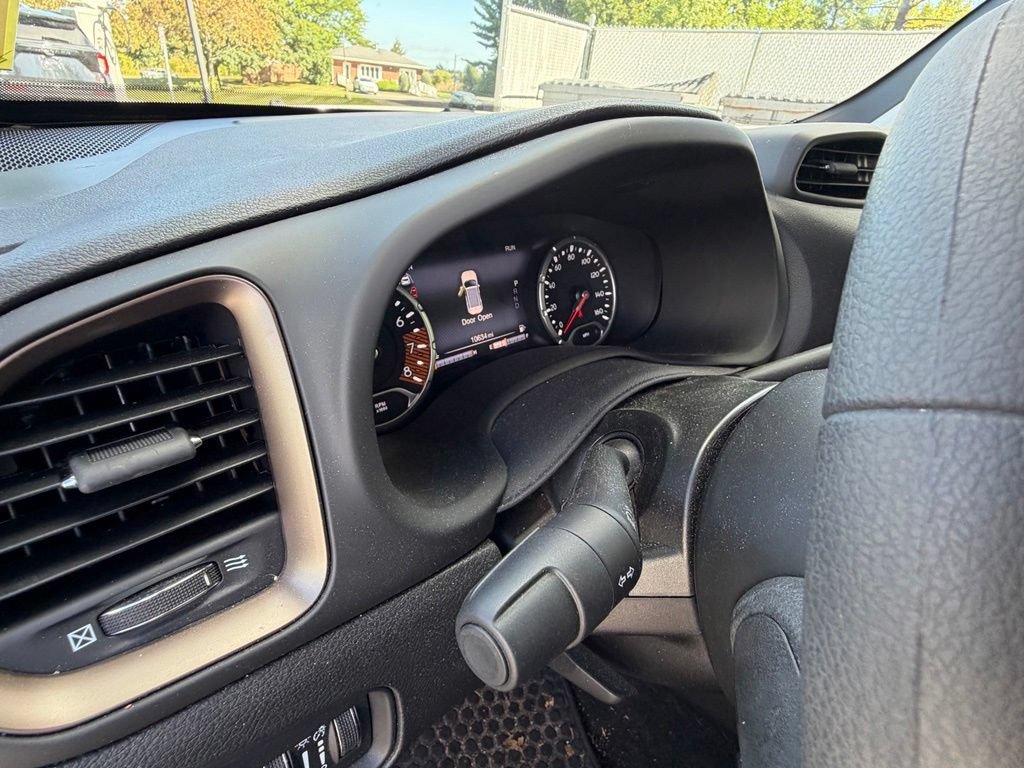 Used 2023 Jeep Renegade Latitude AWD/4WD image 11