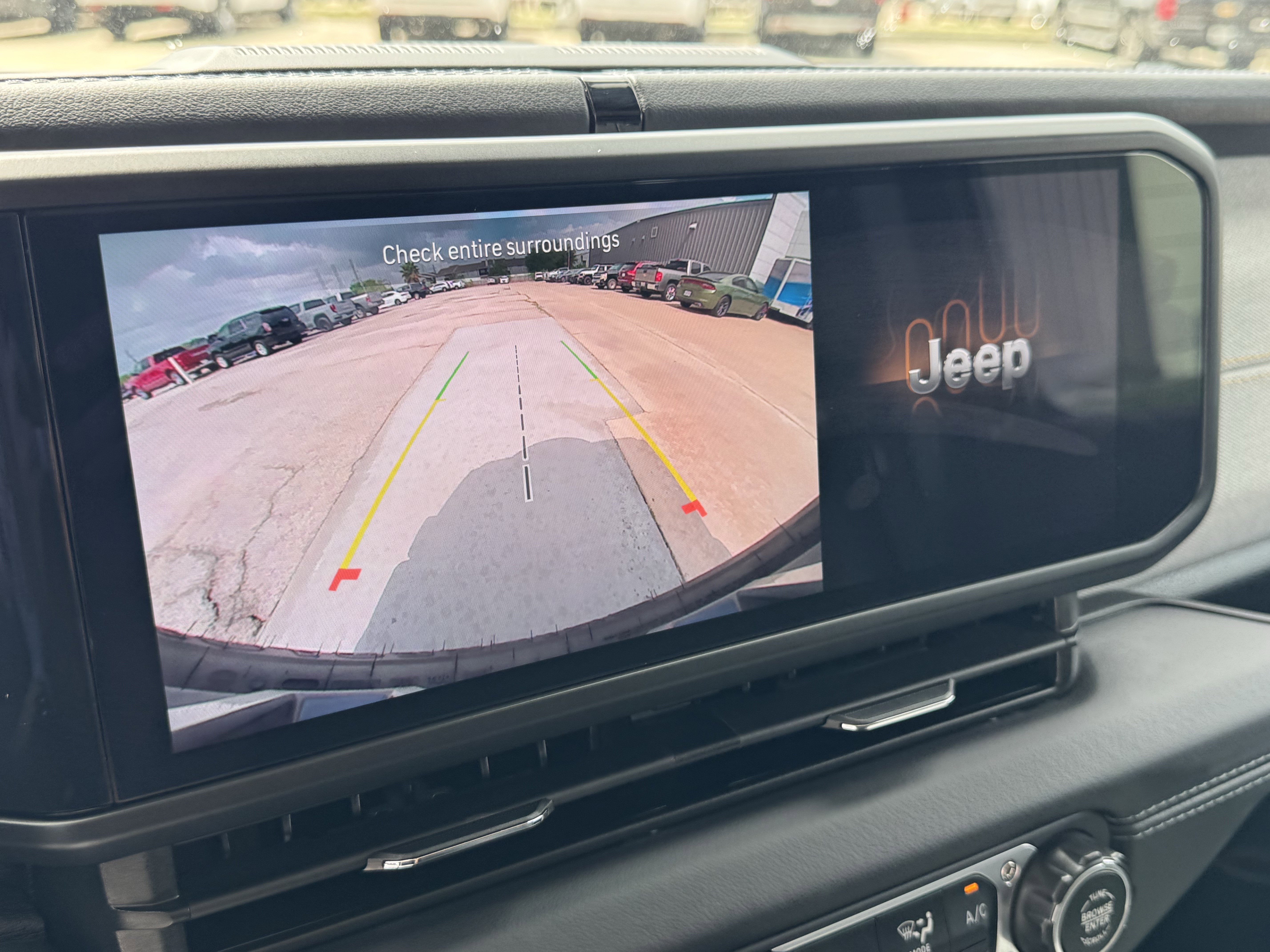 Used 2025 Jeep Wrangler Sahara image 20