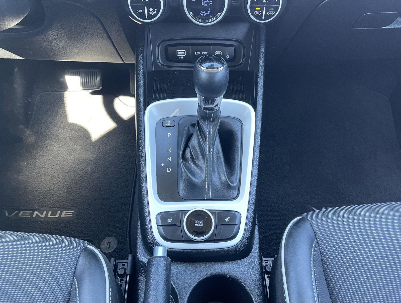 Used 2023 Hyundai Venue Limited image 12