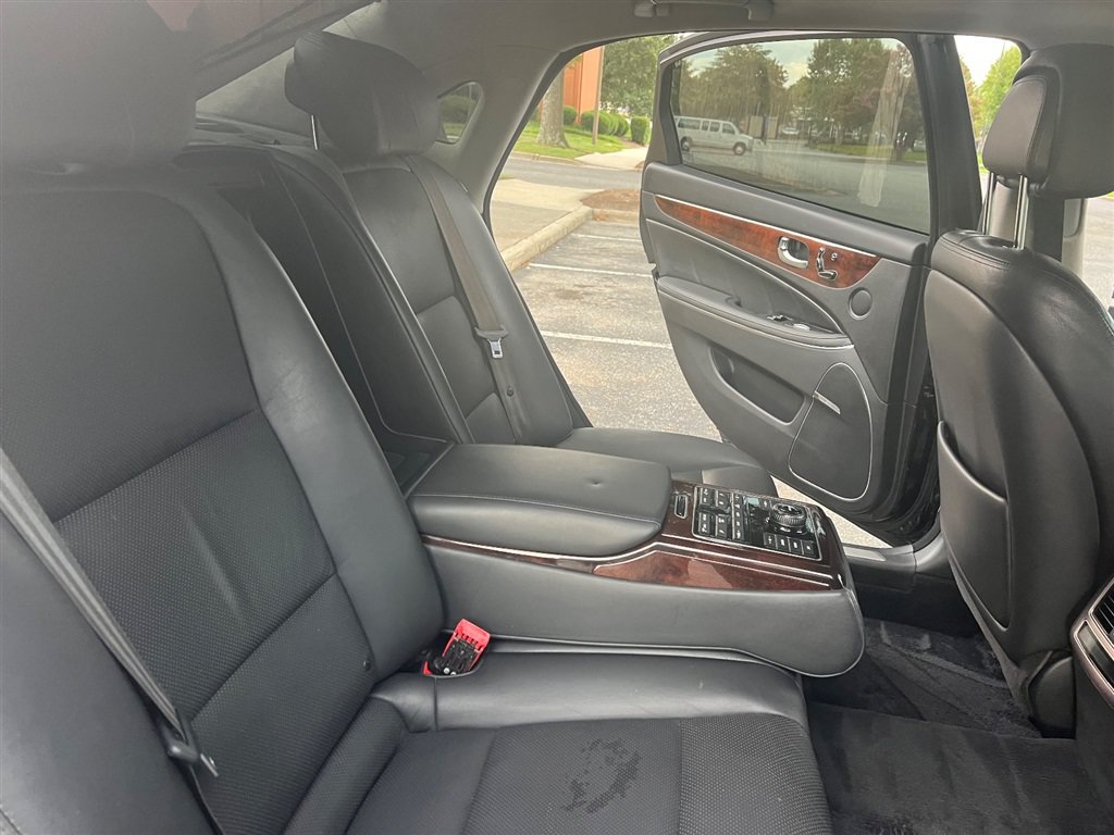 Used 2015 Hyundai Equus Signature RWD image 24