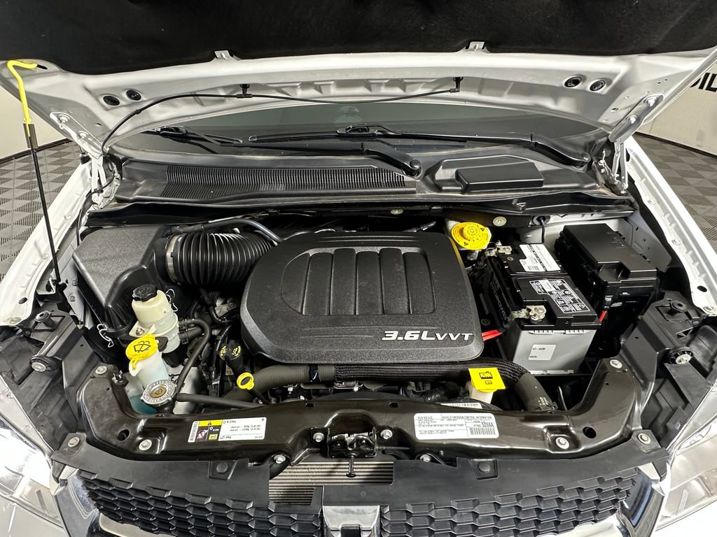Used 2016 Dodge Grand Caravan SE FWD image 12