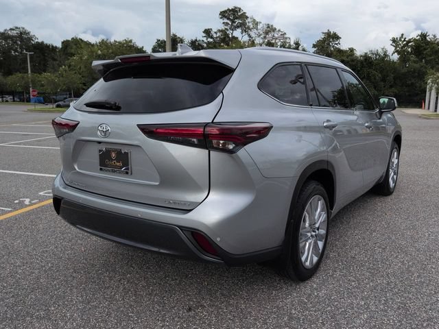 Used 2024 Toyota Highlander Limited FWD image 4