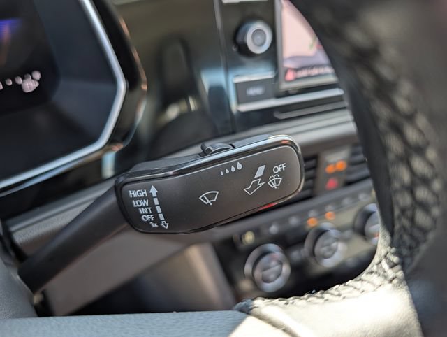 Used 2024 Volkswagen Jetta SE FWD image 27