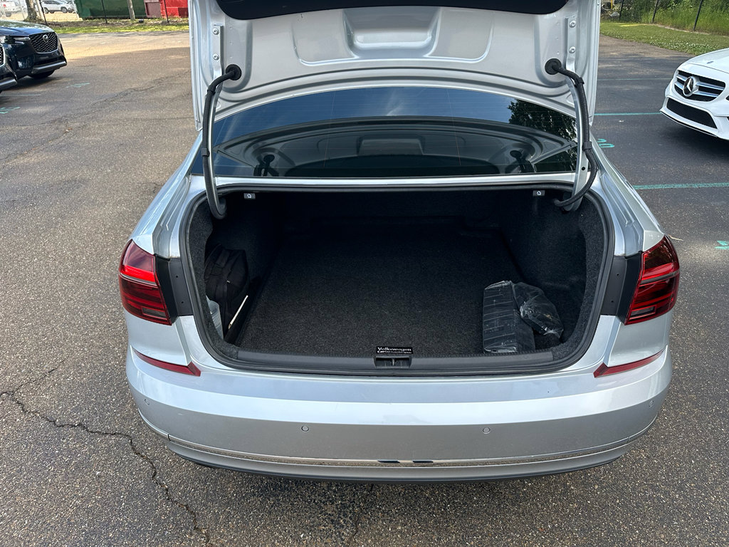 Used 2017 Volkswagen Passat 1.8T SE FWD image 25