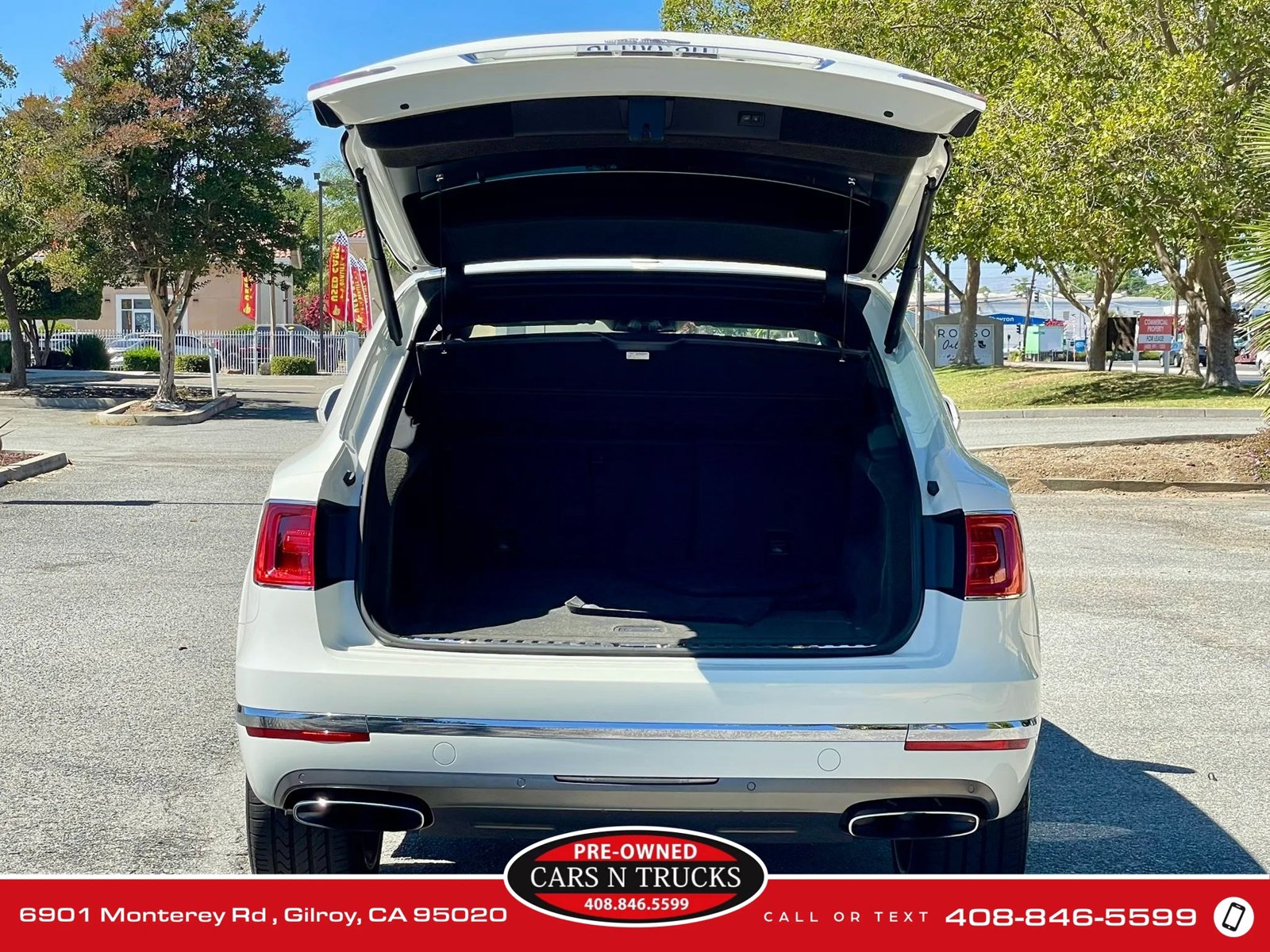 Used 2018 Bentley Bentayga AWD/4WD image 12