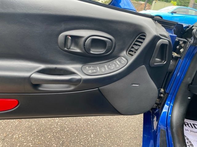 Used 2003 Chevrolet Corvette Coupe w/ Preferred Equipment Group RWD image 23