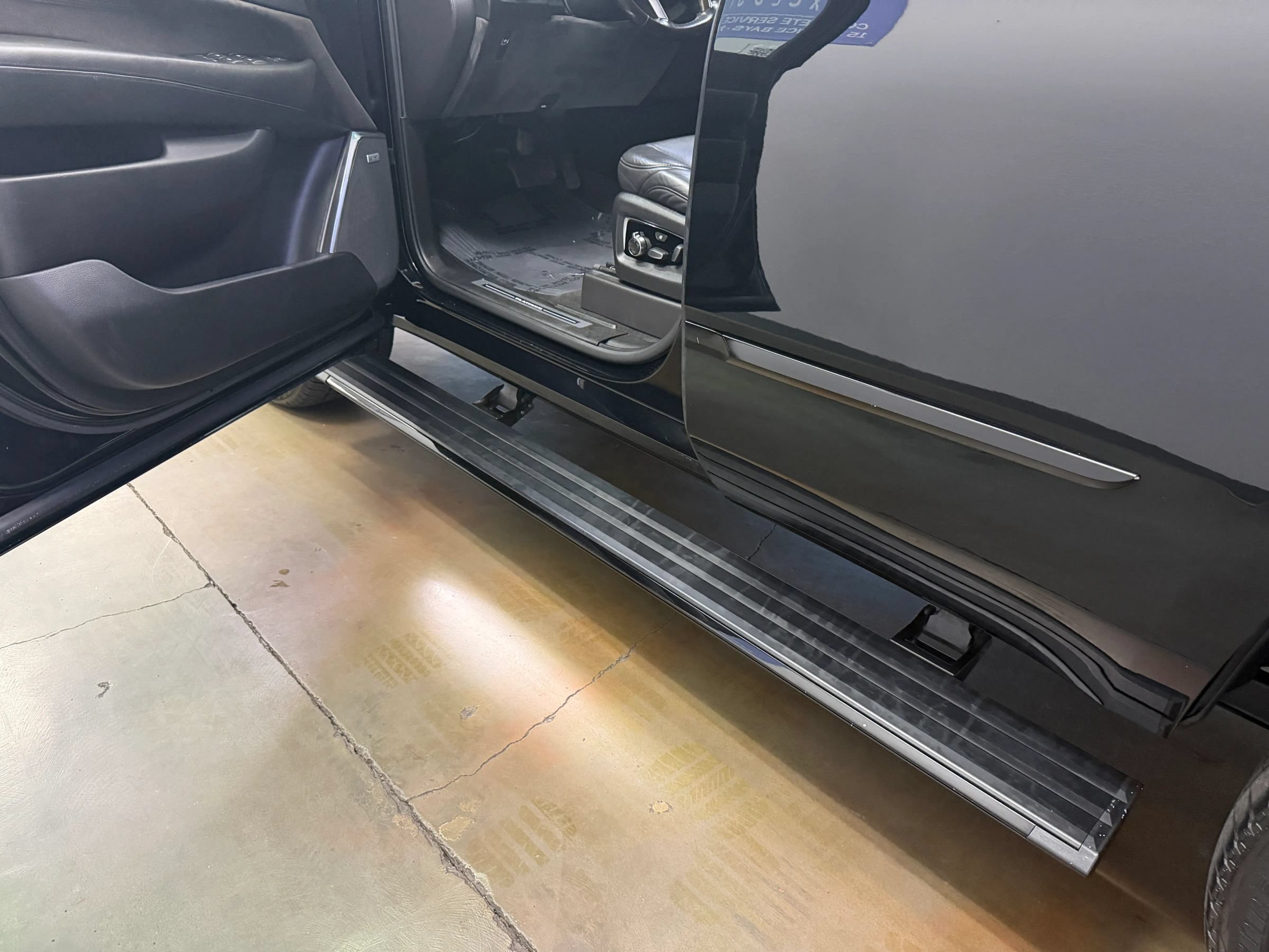 Used 2018 Cadillac Escalade Platinum RWD image 8