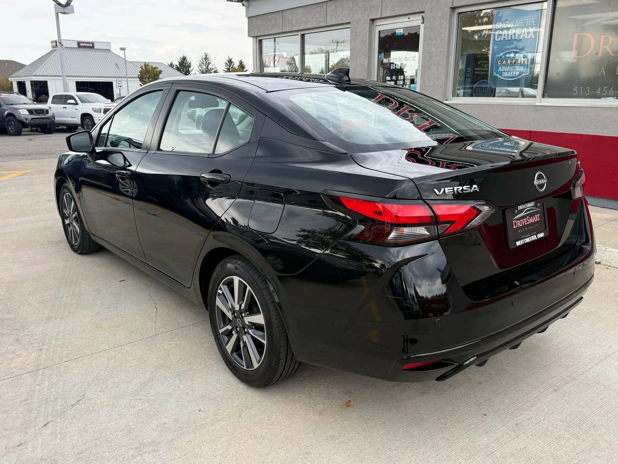Used 2023 Nissan Versa SV image 4