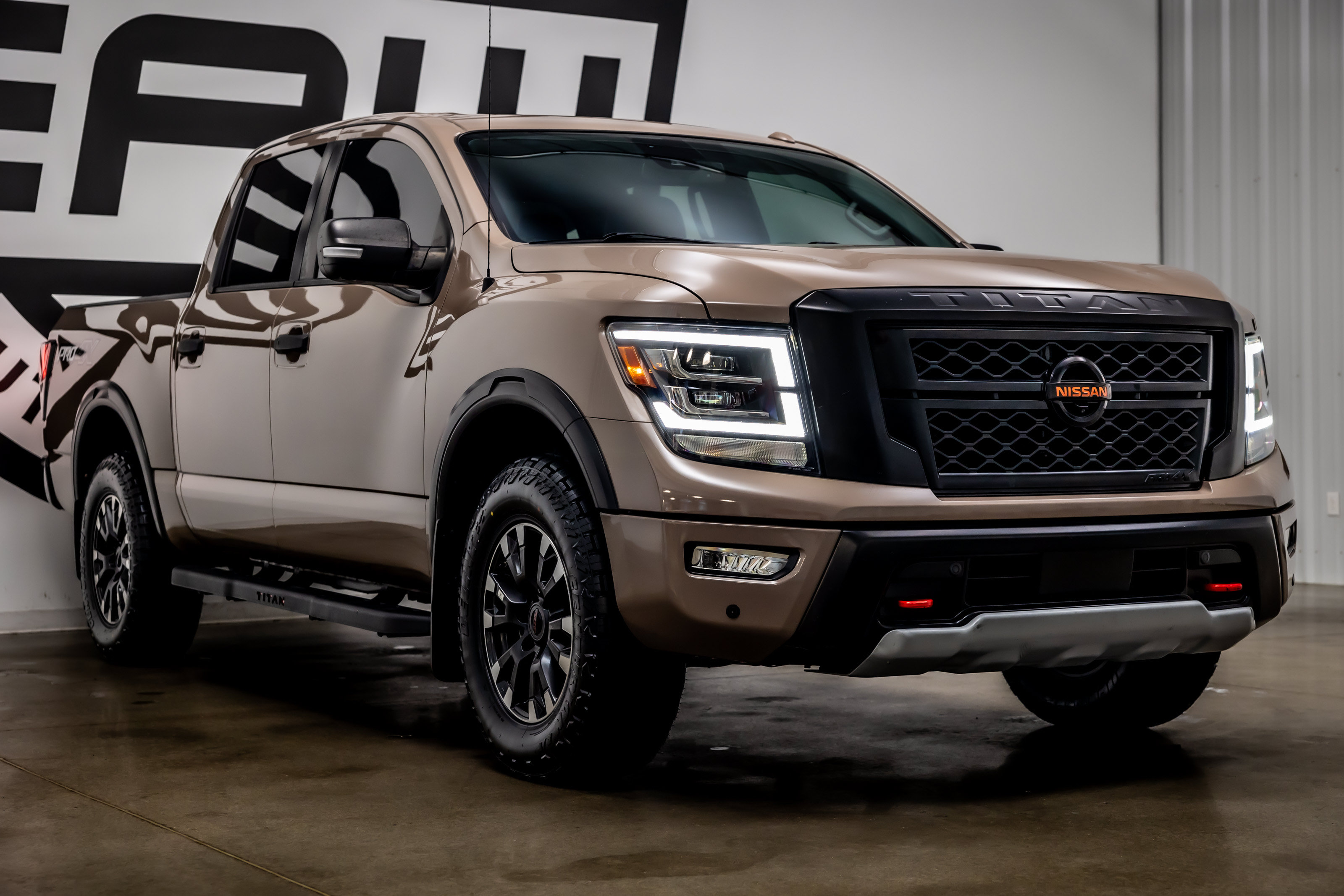 Used 2020 Nissan Titan PRO-4X w/ Pro-4x Convenience Package AWD/4WD image 27