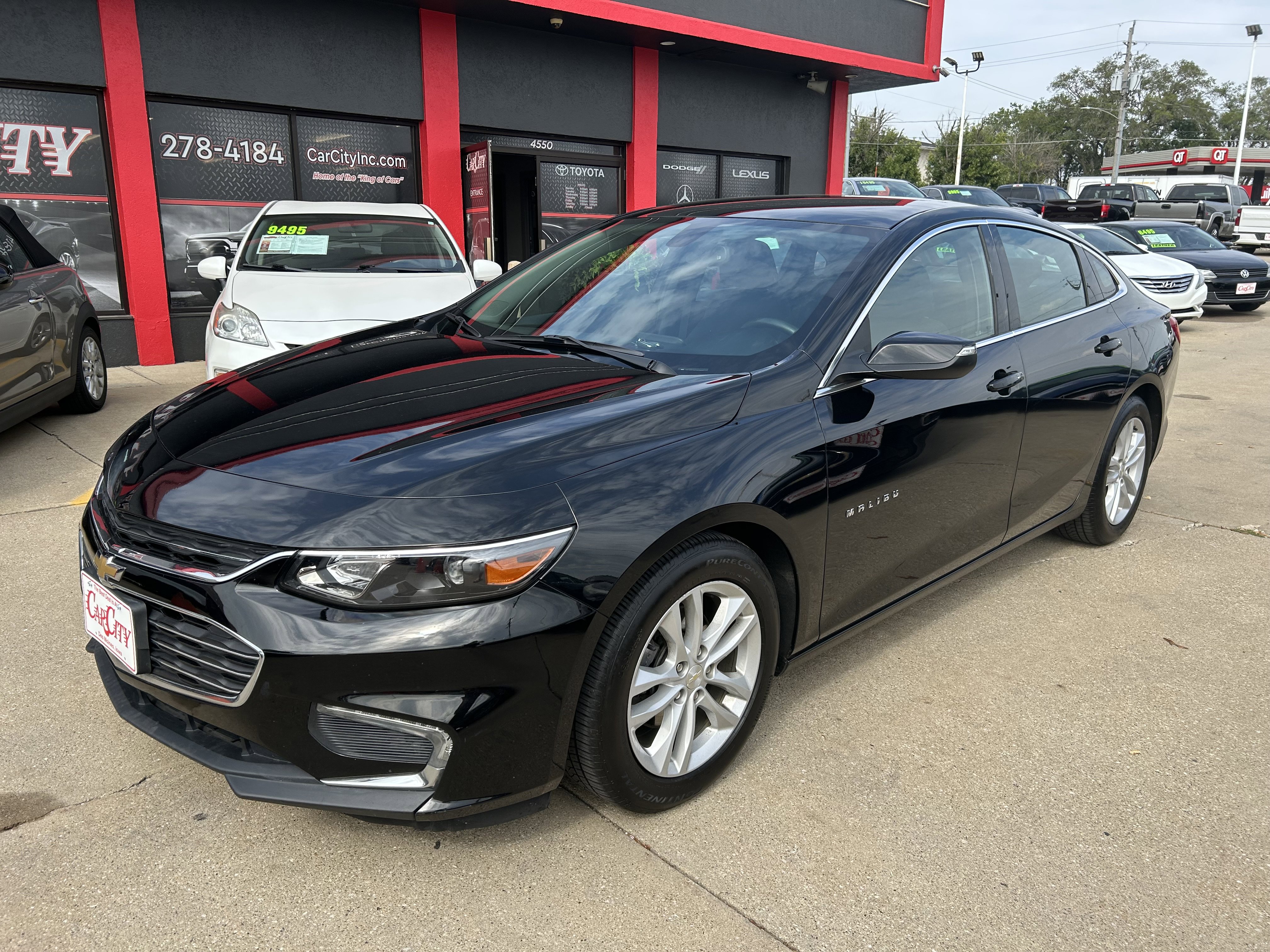 Used 2016 Chevrolet Malibu LT image 2