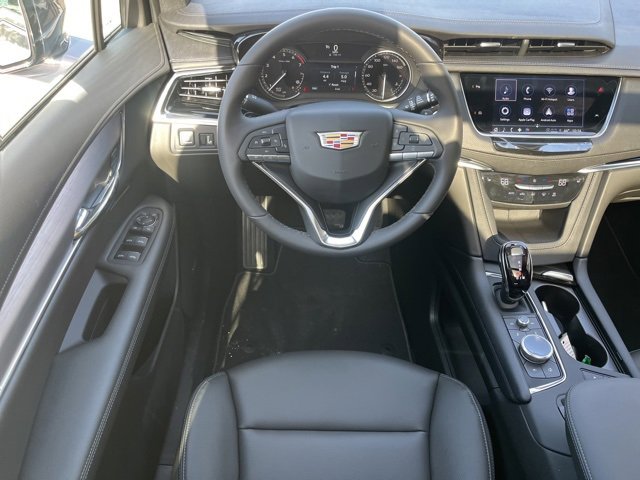 New 2025 Cadillac XT6 Luxury image 32