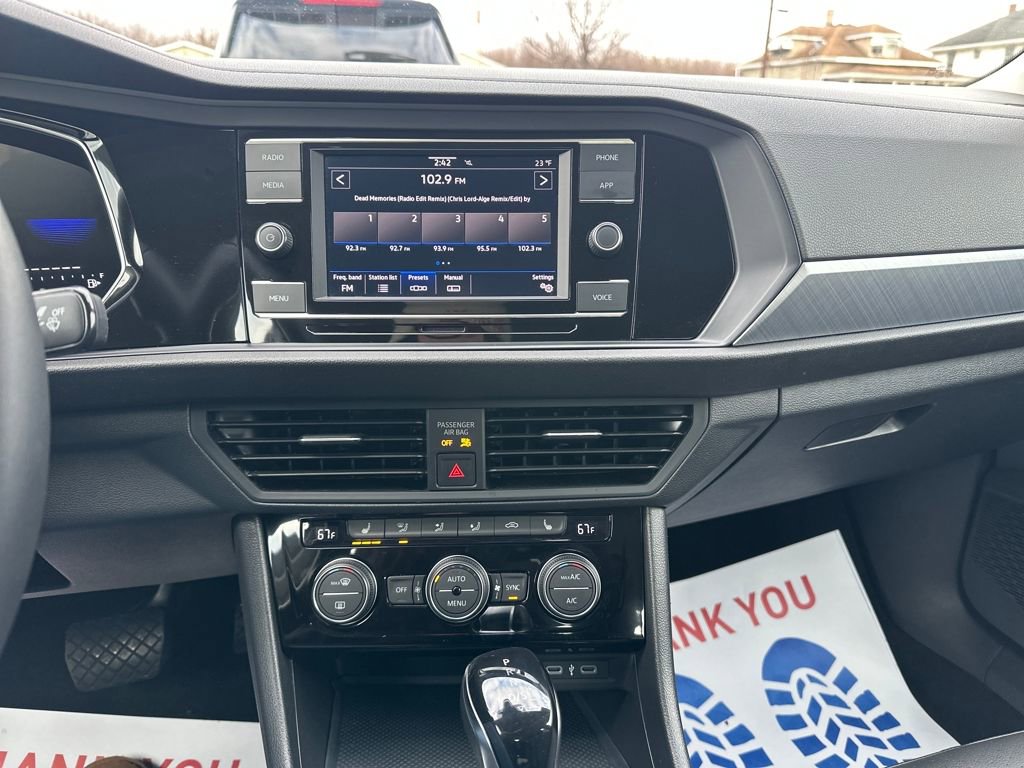 Used 2024 Volkswagen Jetta SE image 17