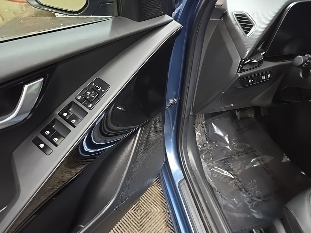 Used 2023 Kia Niro EX FWD image 29