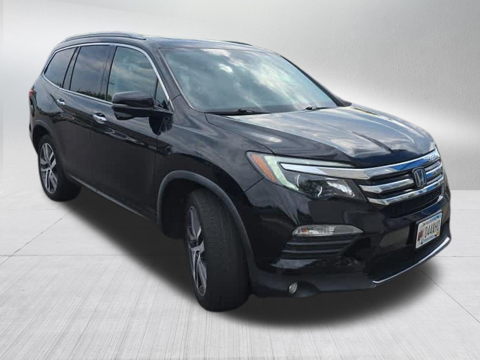 Used 2018 Honda Pilot Touring image 3