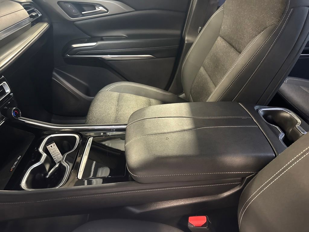 Used 2024 Chevrolet Traverse LT image 23