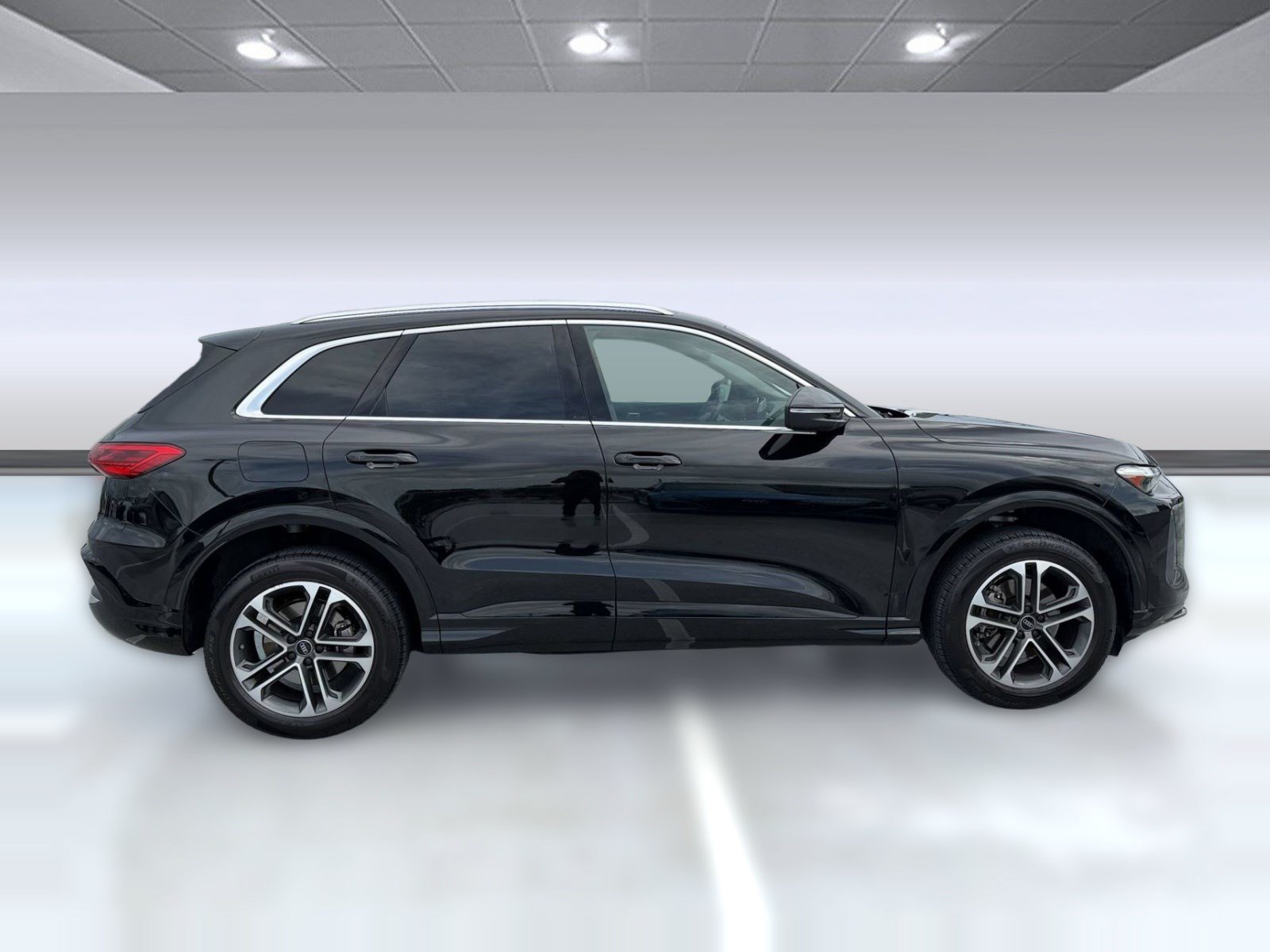 Certified 2025 Audi Q5 Premium w/ Premium Plus AWD/4WD image 7