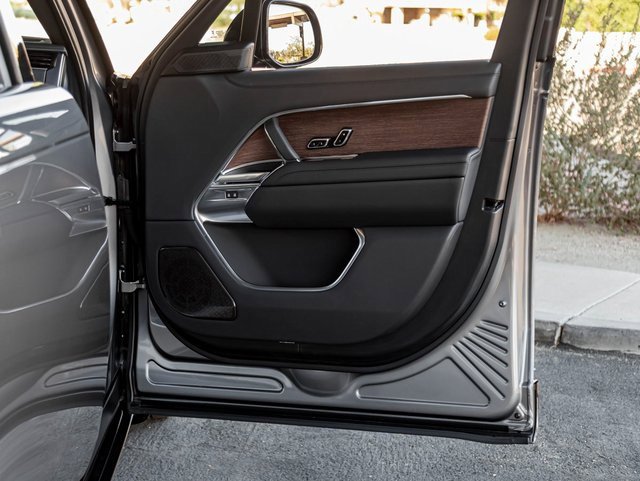 Used 2025 Land Rover Range Rover Long Wheelbase Autobiography image 27