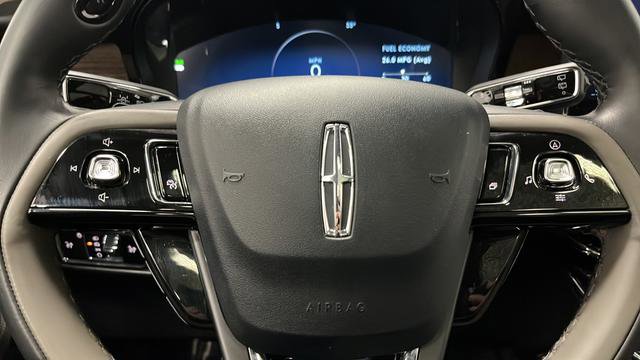 Used 2025 Lincoln Corsair Grand Touring image 16