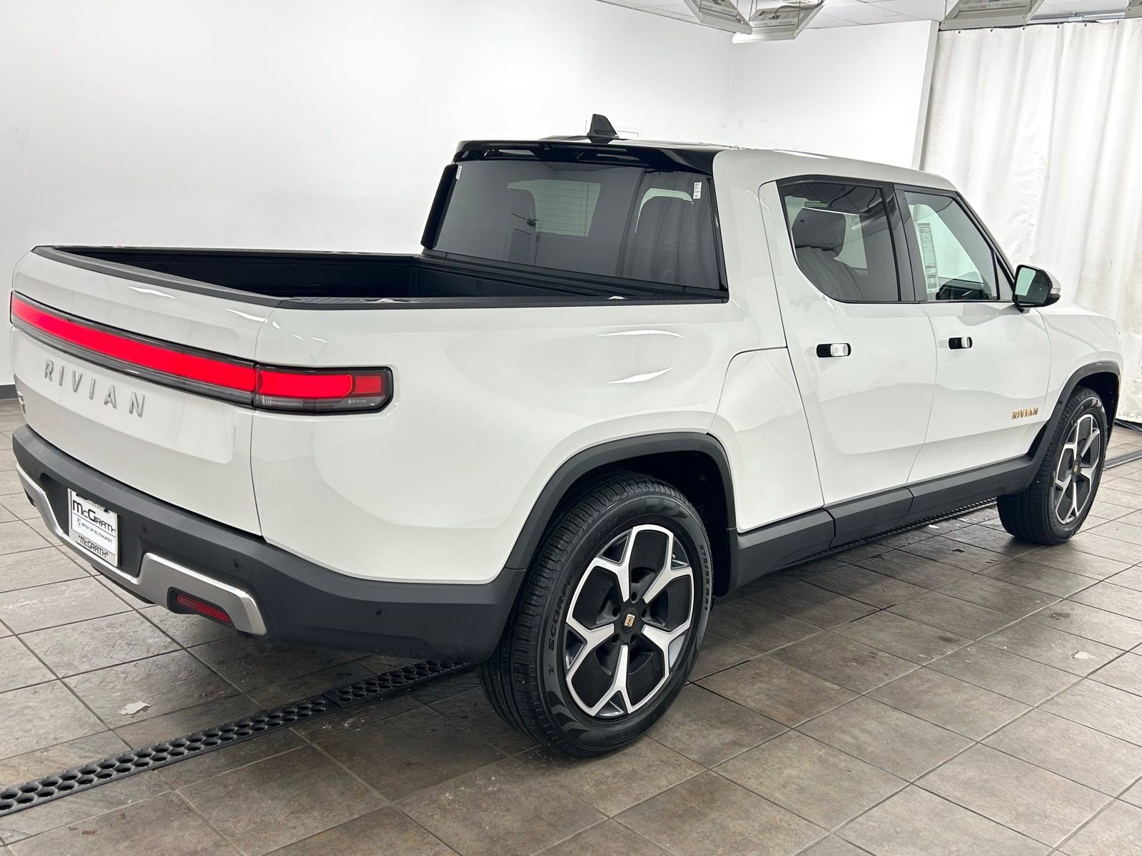 Used 2022 Rivian R1T Adventure image 6