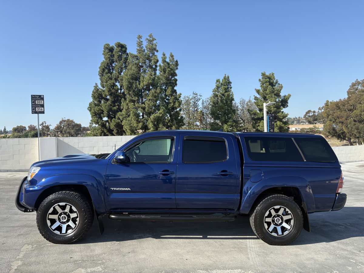 Used 2015 Toyota Tacoma 4x4 Double Cab w/ TRD Sport Package image 9