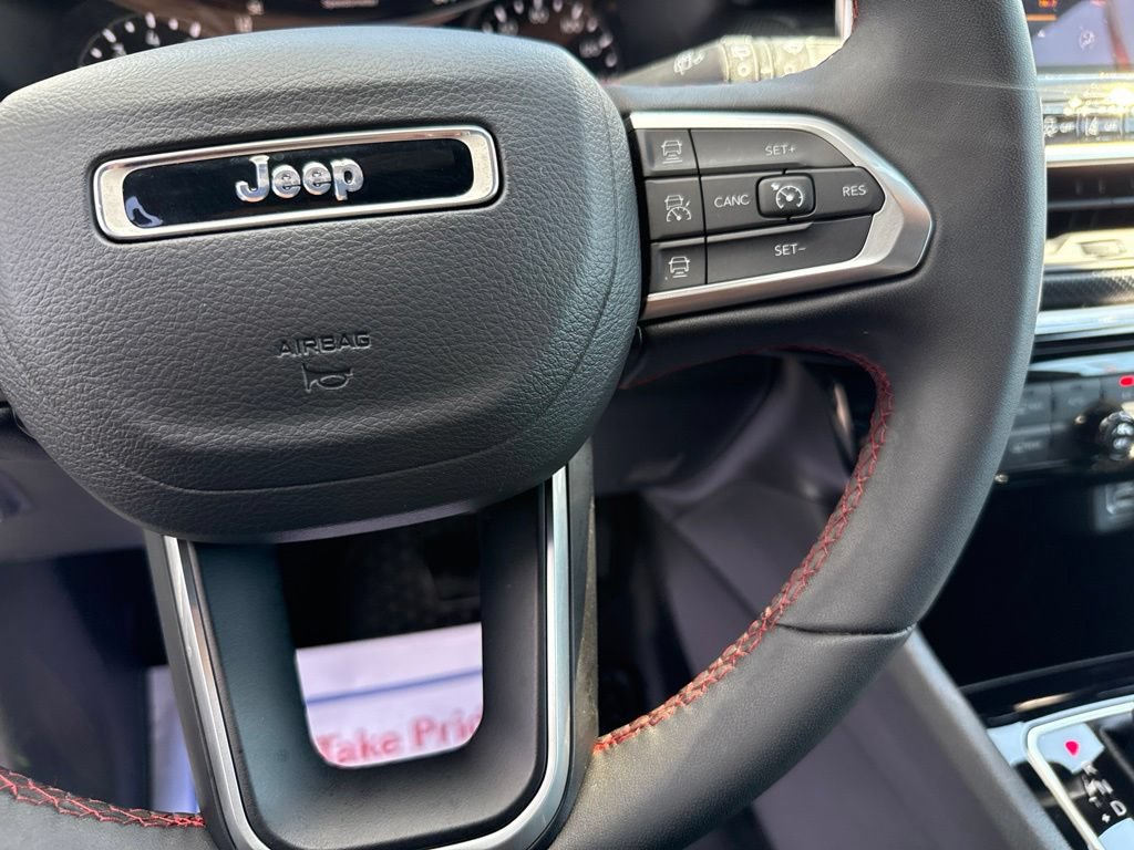 Used 2025 Jeep Compass Trailhawk AWD/4WD image 19