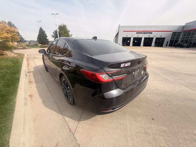 Used 2025 Toyota Camry XLE w/ Premium Plus Package FWD image 6