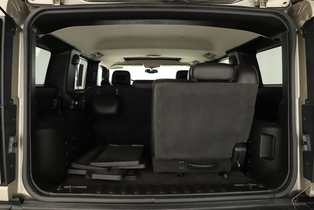 Used 2005 HUMMER H2 w/ Preferred Equipment Group image 32