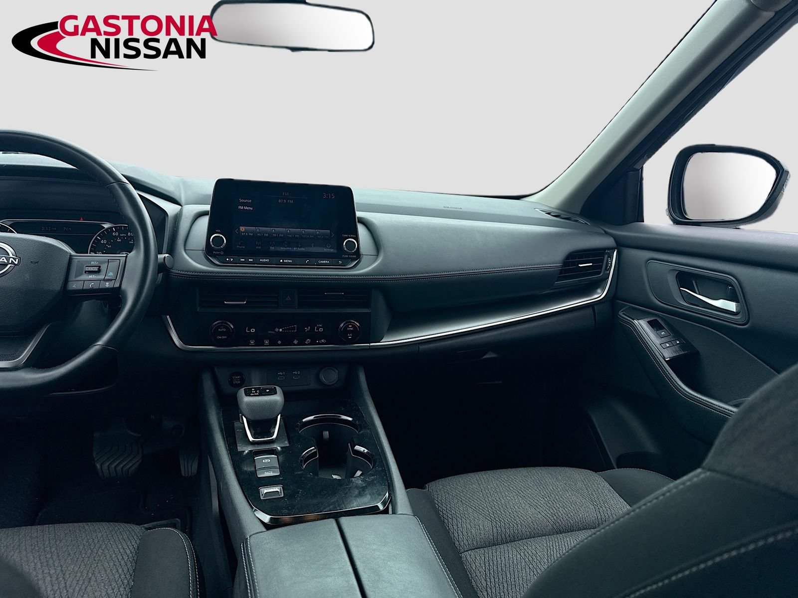 Used 2025 Nissan Rogue SV FWD image 30