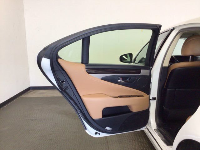 Used 2013 Lexus LS 460 w/ Comfort Pkg RWD image 9