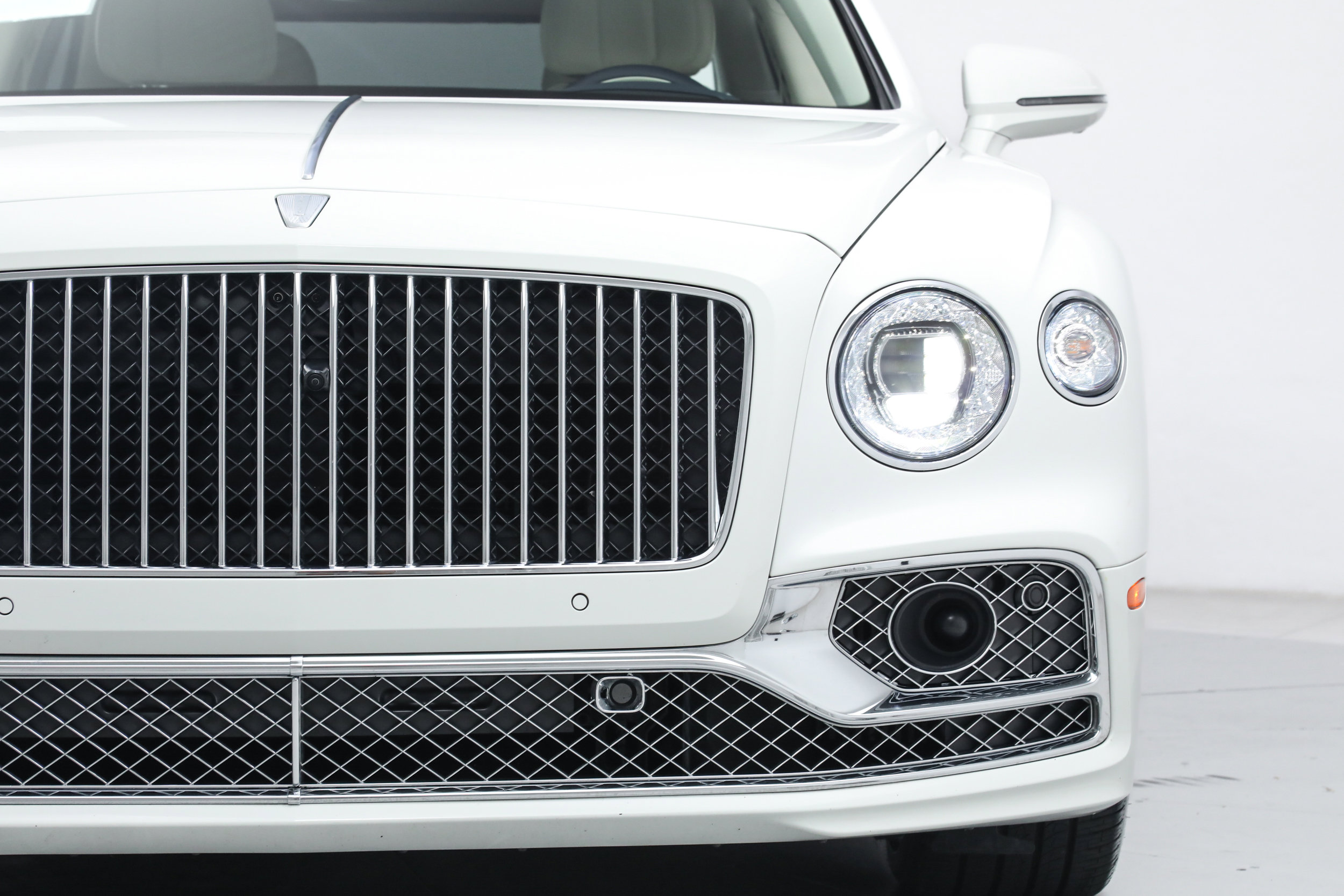 Used 2022 Bentley Flying Spur Plug-In Hybrid AWD/4WD image 11