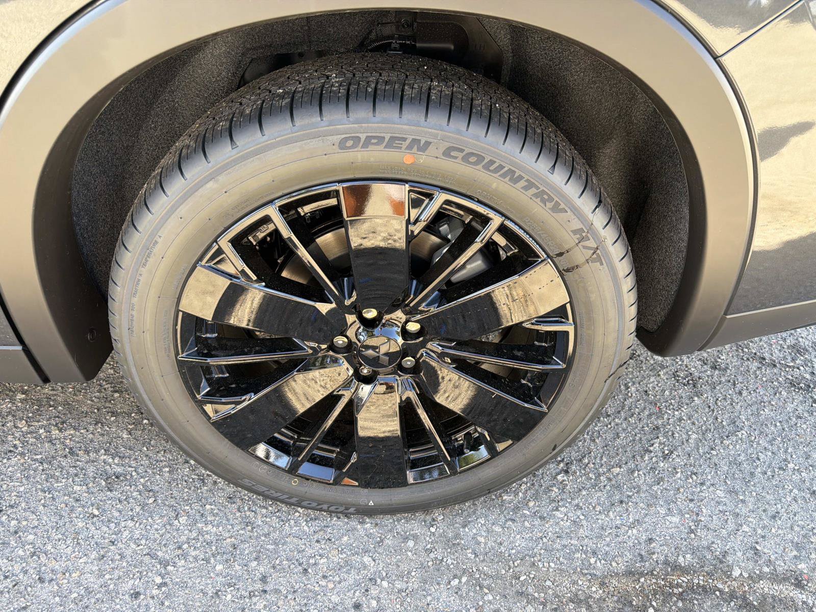 New 2026 Mitsubishi Outlander LE FWD image 6
