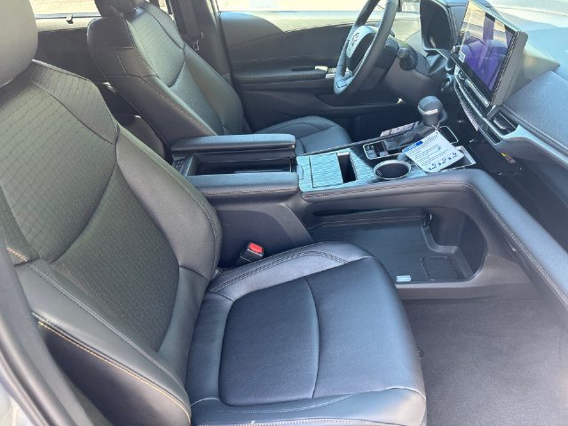 New 2026 Toyota Sienna XLE Woodland Edition AWD/4WD image 17