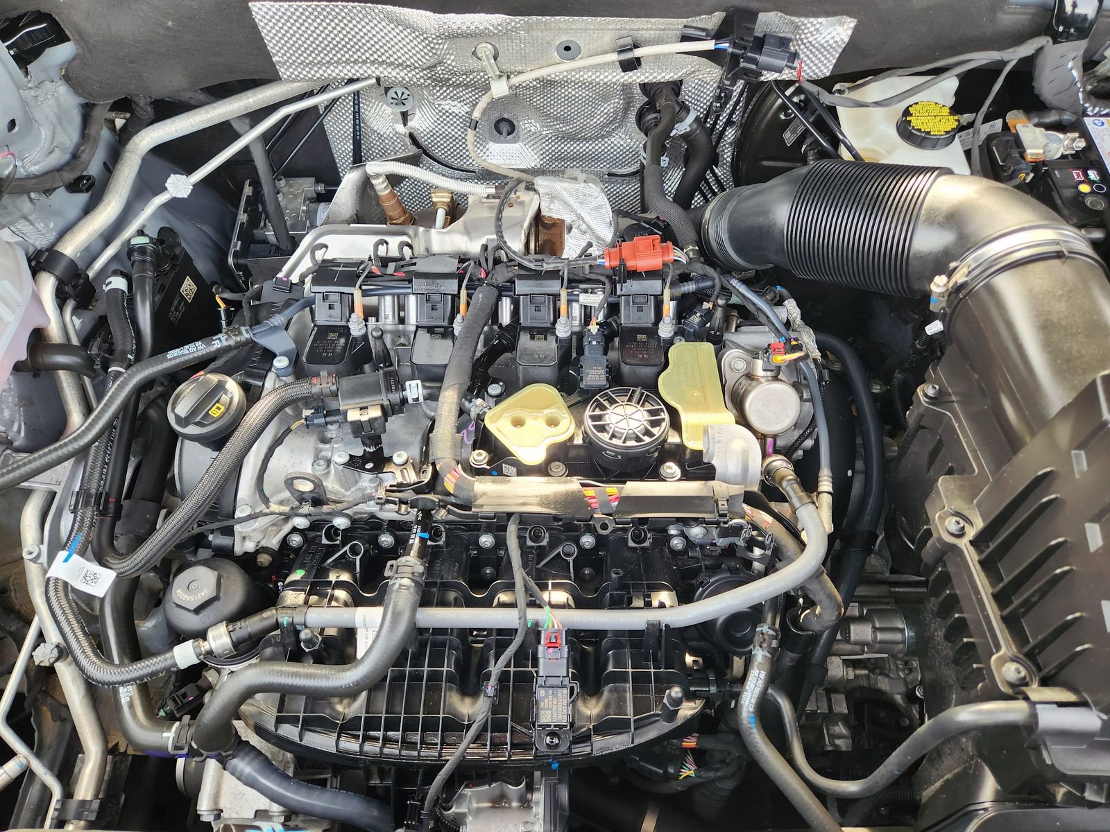 Used 2025 Volkswagen Atlas Cross Sport SEL R-Line image 35