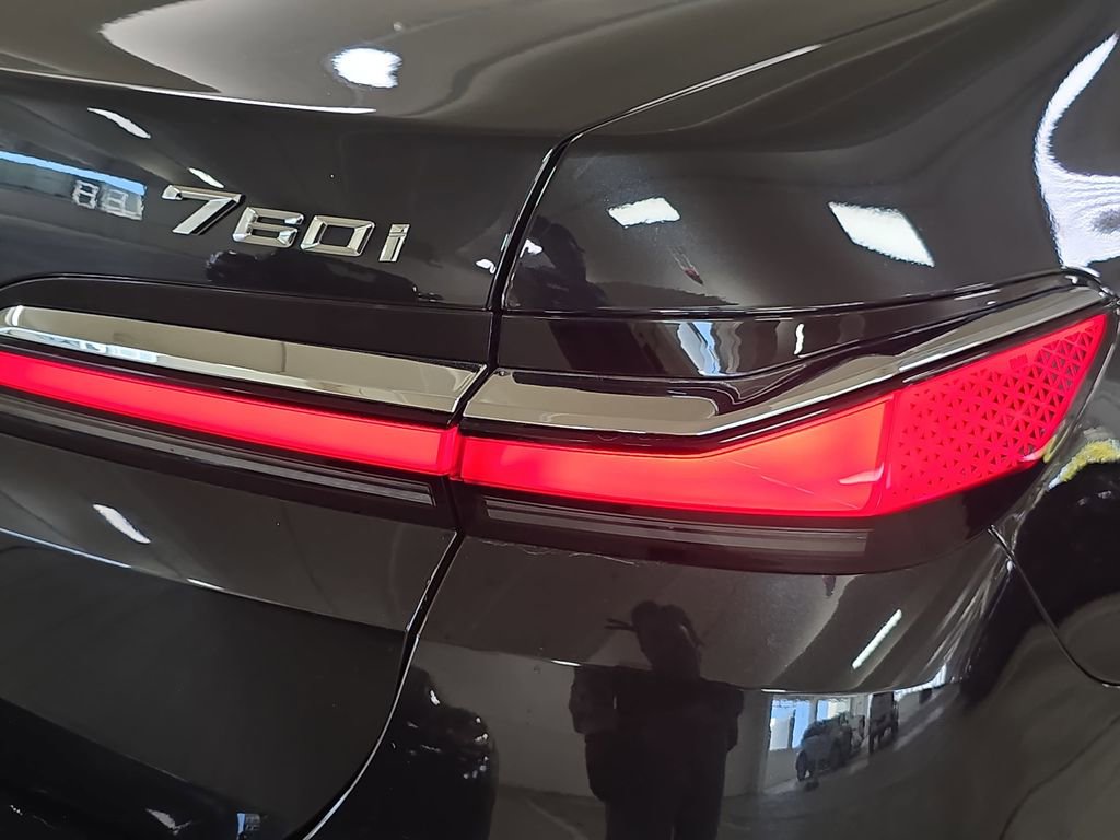 Certified 2023 BMW 760i xDrive image 33
