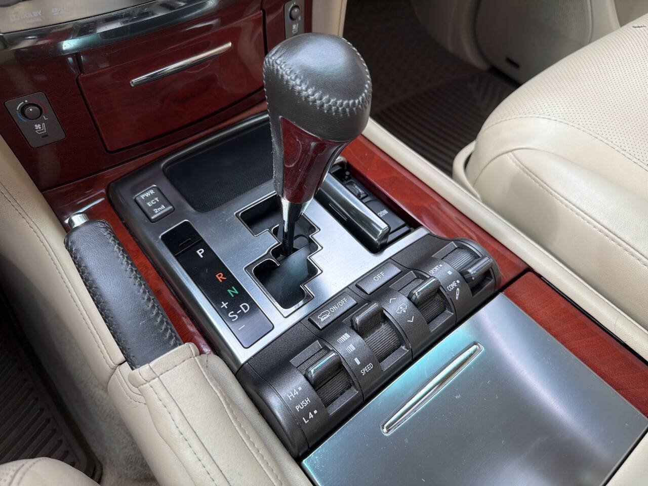 Used 2010 Lexus LX 570 4WD image 34