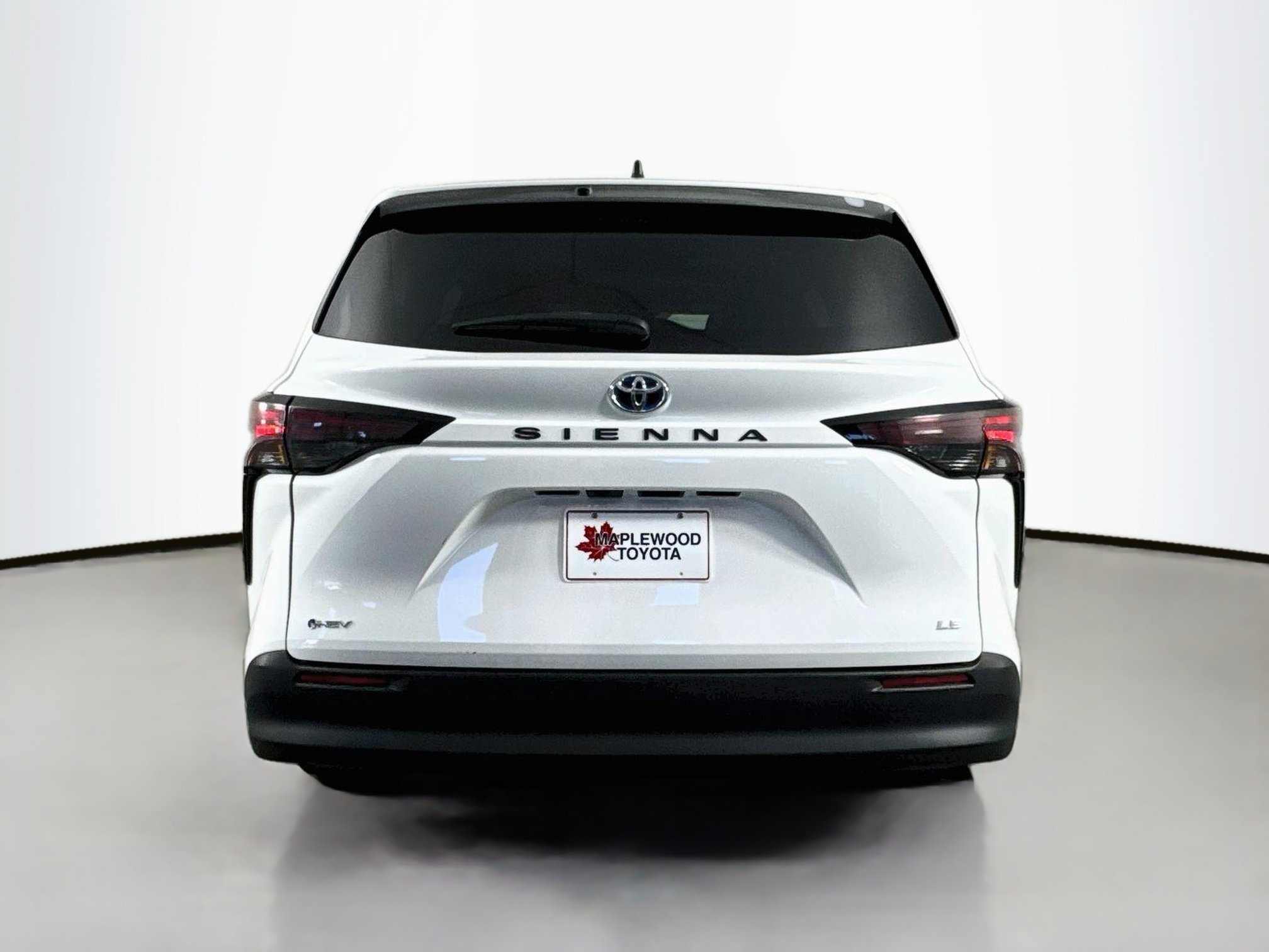 Certified 2025 Toyota Sienna LE FWD image 6