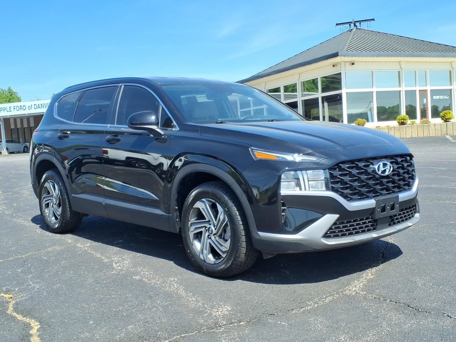 Used 2023 Hyundai Santa Fe SE w/ Cargo Package FWD image 2