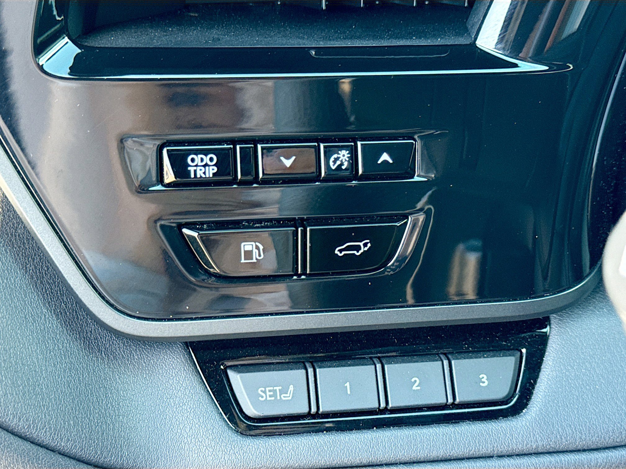 Used 2025 Lexus TX 500h AWD w/ Technology Package image 37