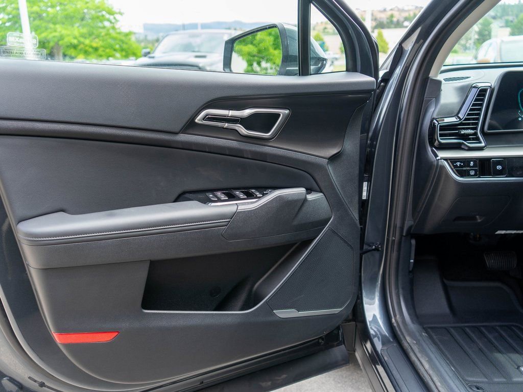 Used 2025 Kia Sportage EX image 15