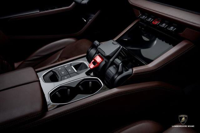 Used 2025 Lamborghini Urus SE image 41