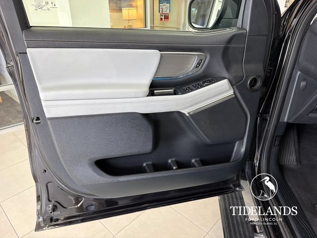 Certified 2025 Ford Expedition Platinum AWD/4WD image 13