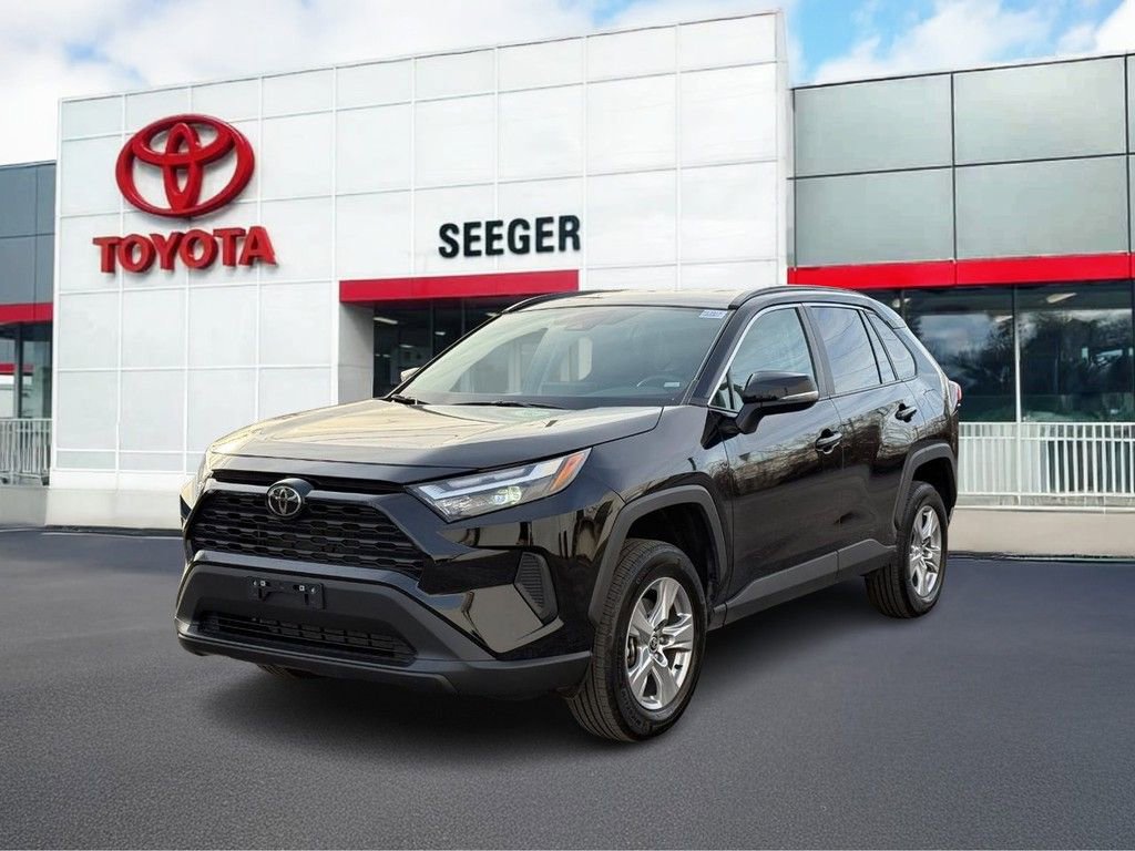 Used 2025 Toyota RAV4 XLE image 9