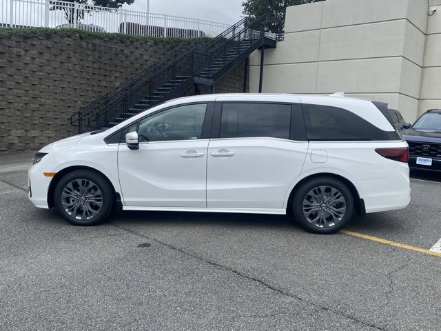 New 2026 Honda Odyssey Touring image 4