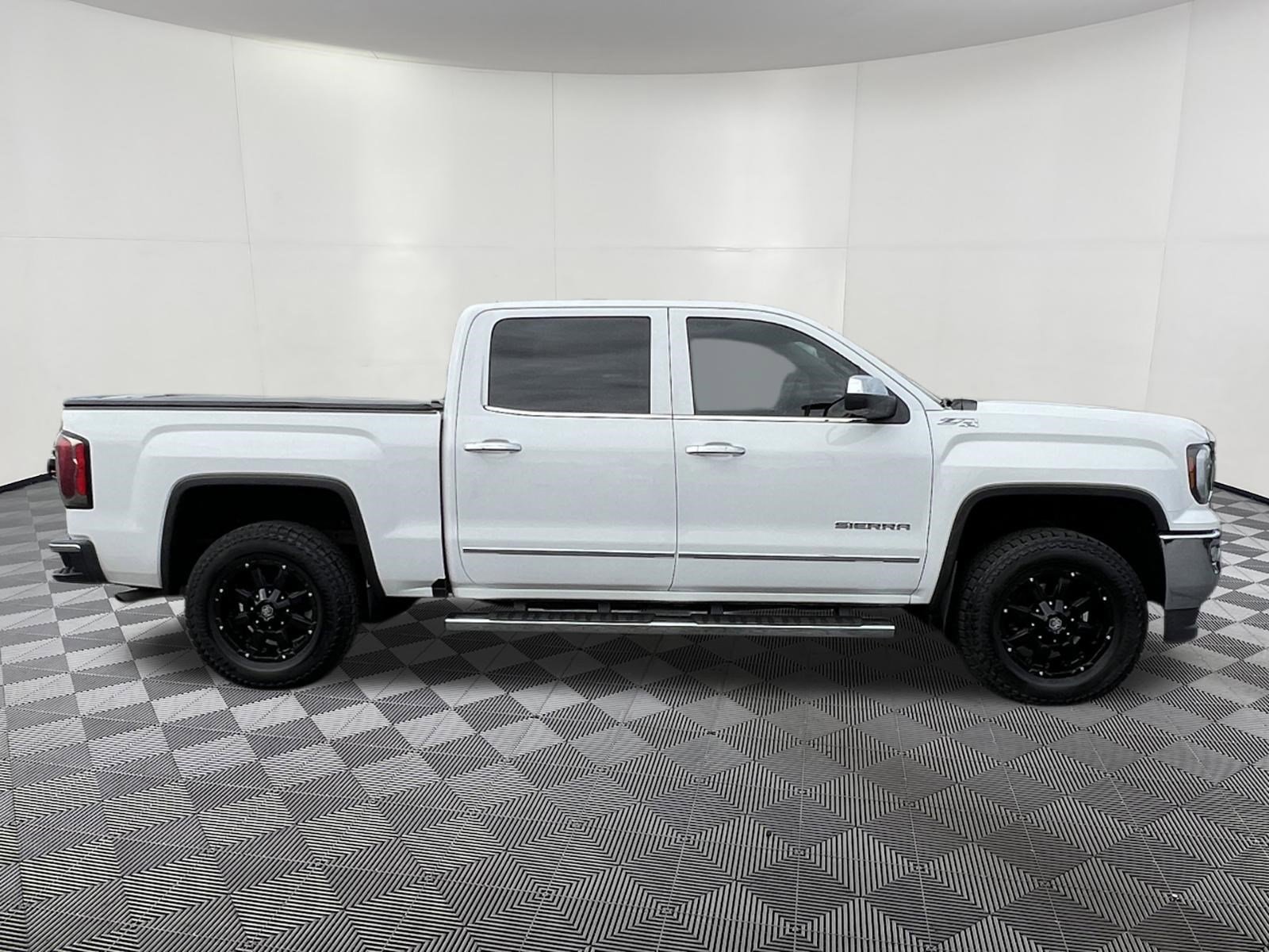 Used 2017 GMC Sierra 1500 SLT w/ SLT Preferred Package AWD/4WD image 7