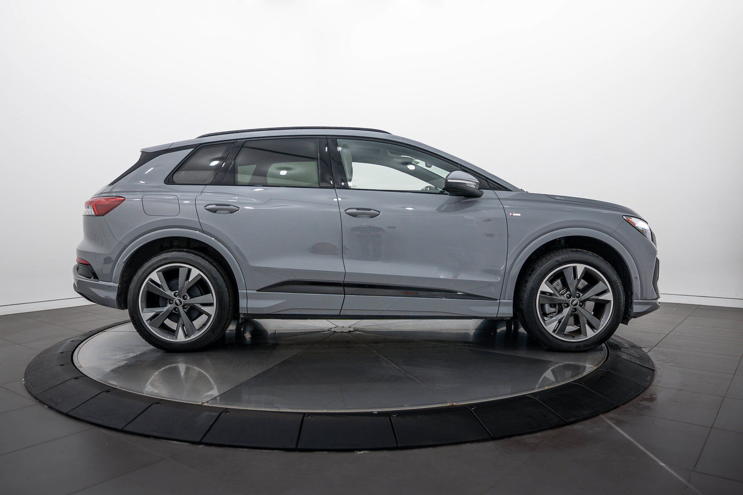 Certified 2024 Audi Q4 e-tron Premium Plus w/ Premium Plus AWD/4WD image 3