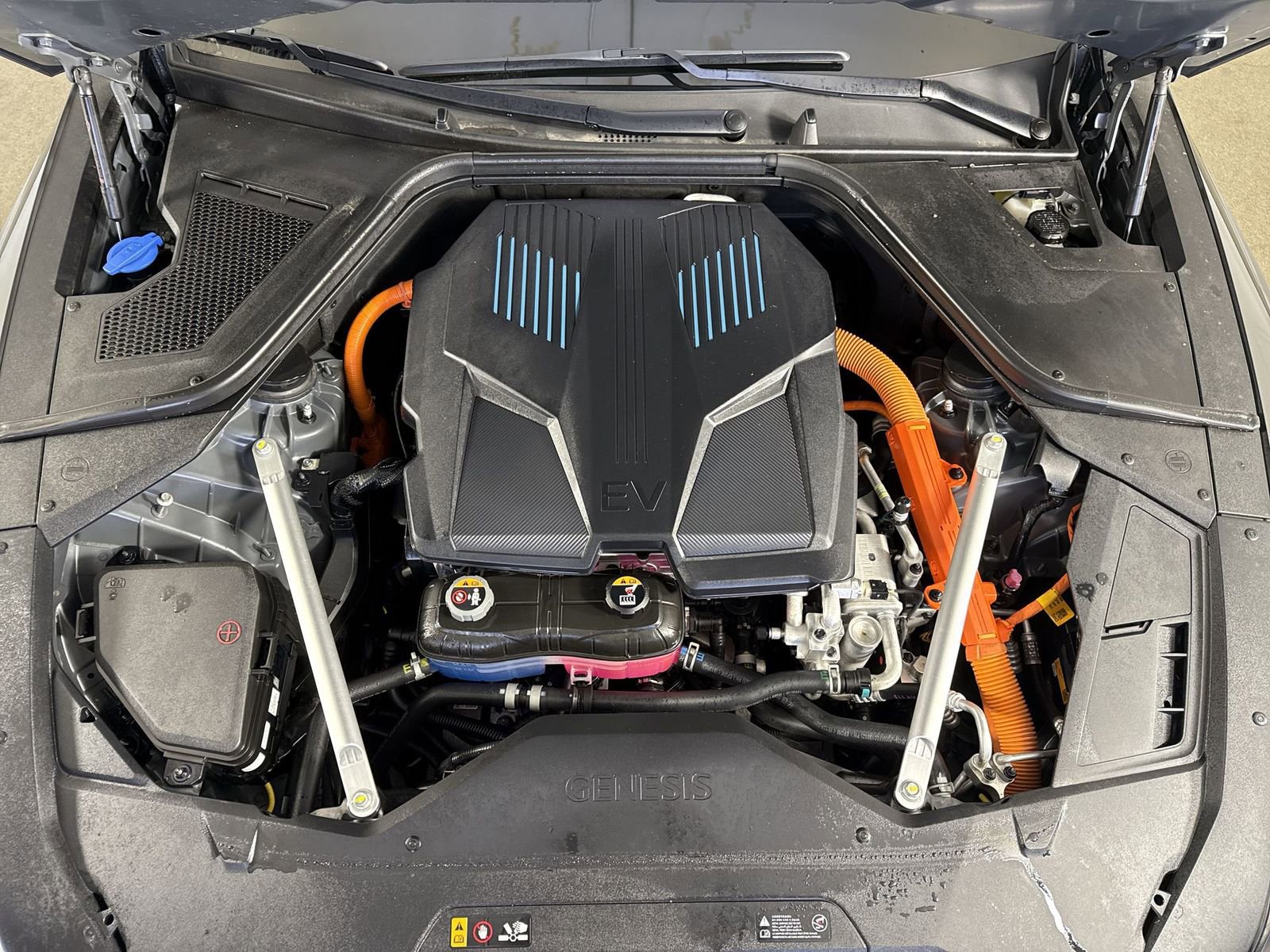 Used 2024 Genesis G80 image 26