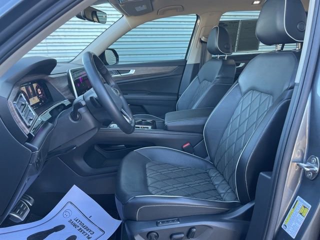 Used 2024 Volkswagen Atlas SEL Premium R-Line image 31