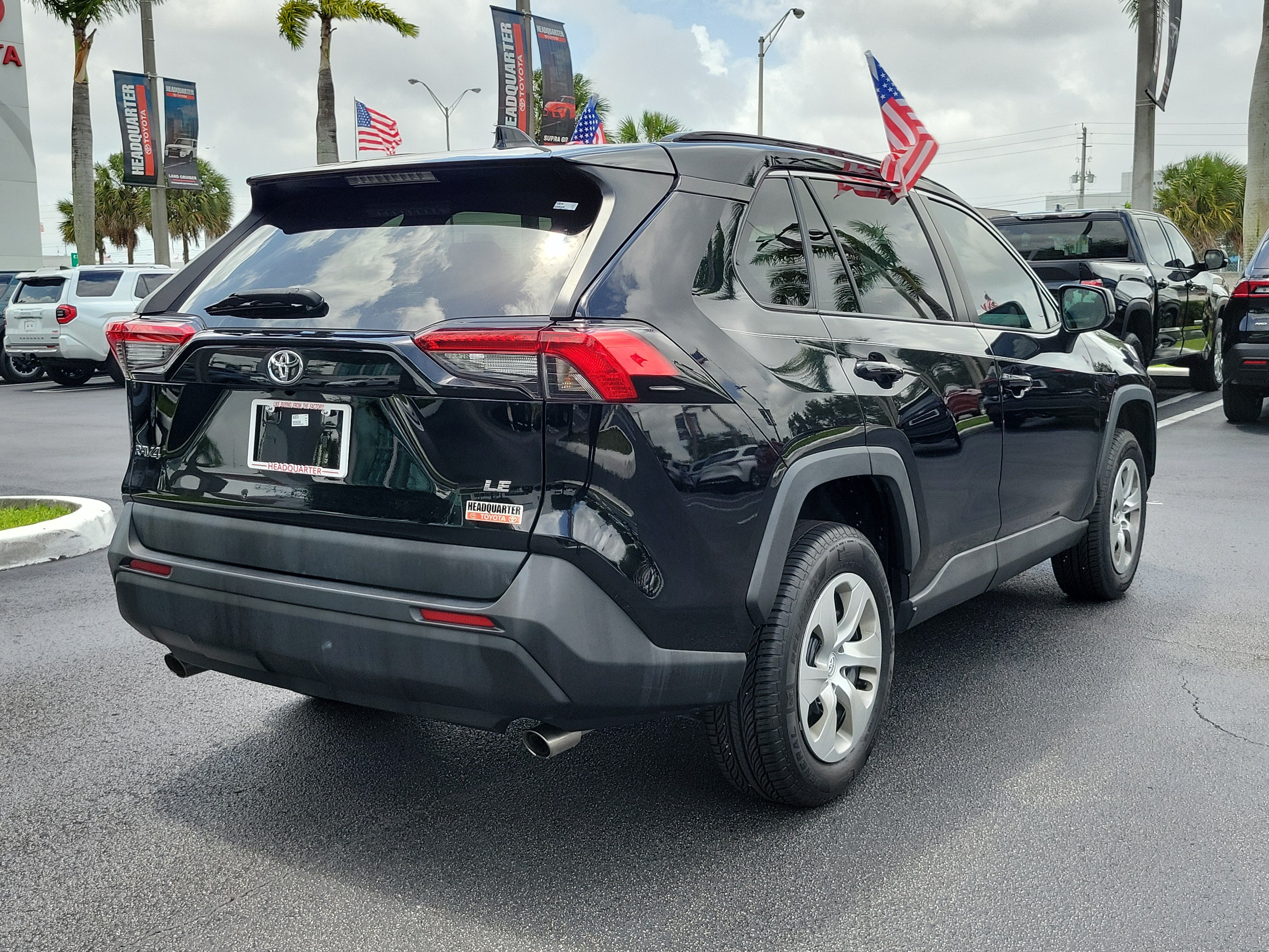 Used 2021 Toyota RAV4 LE FWD image 11