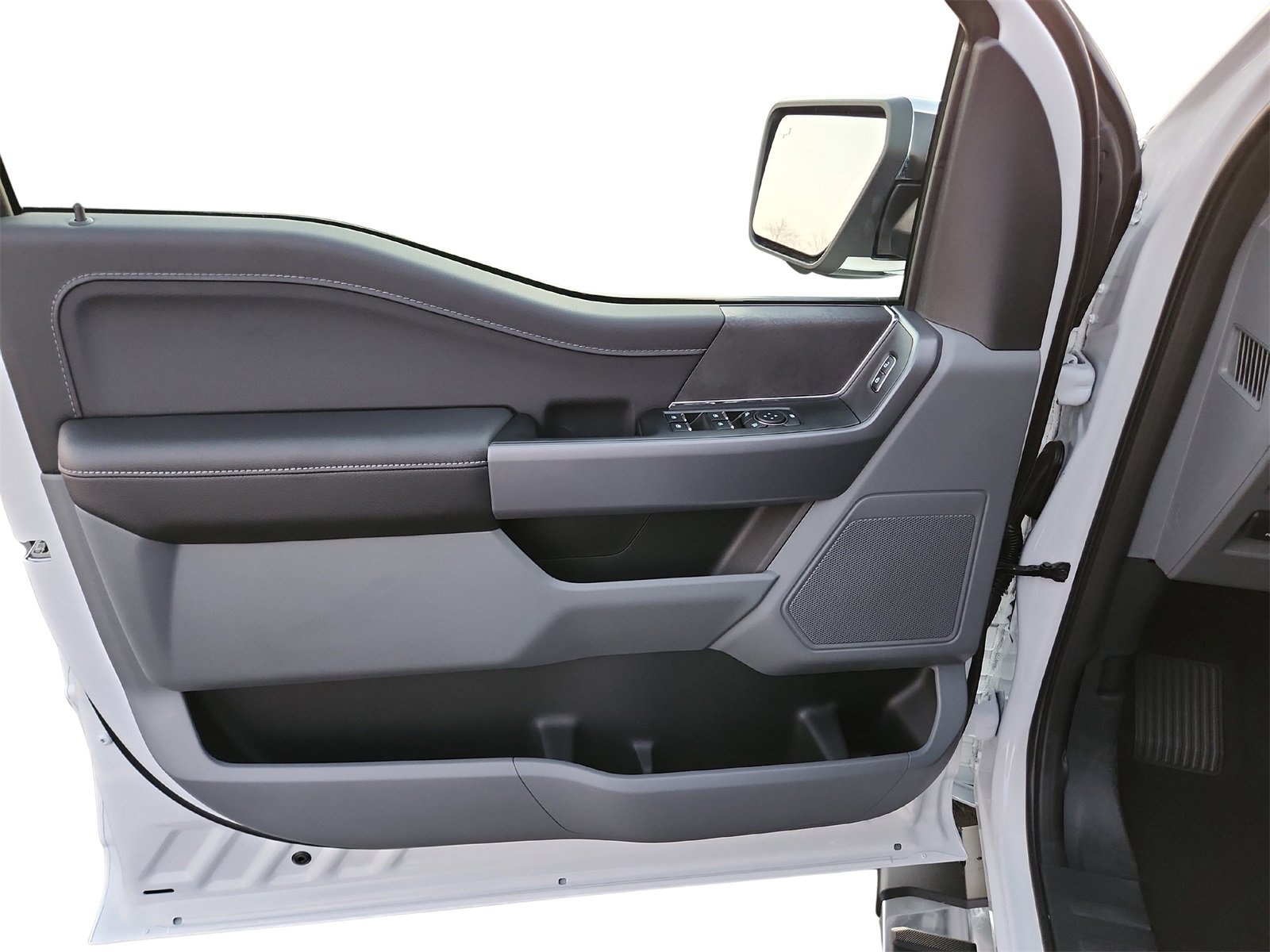 New 2025 Ford F150 XLT w/ Equipment Group 302A MID image 20